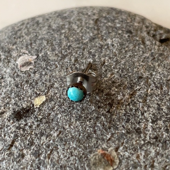 Native American 3 Solo Stud Vintage Earrings - Picture 8 of 10